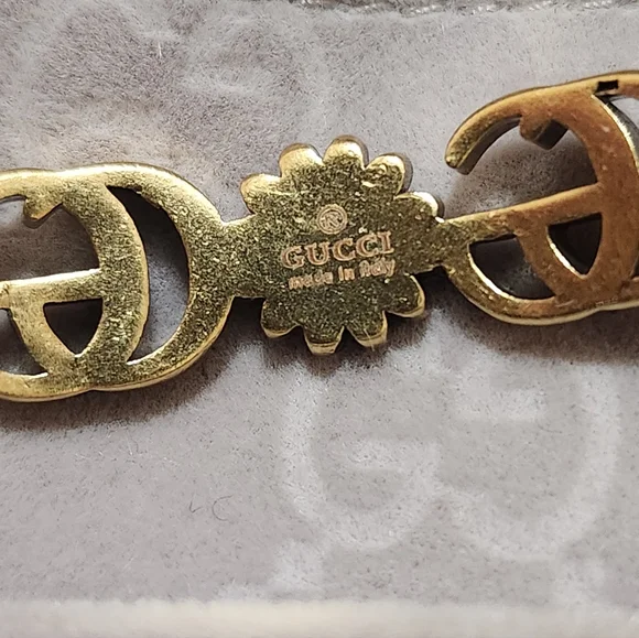 Auth. Gucci GG Marmont flower cuff bracelet in aged gold-tone metal - Picture 8 of 16